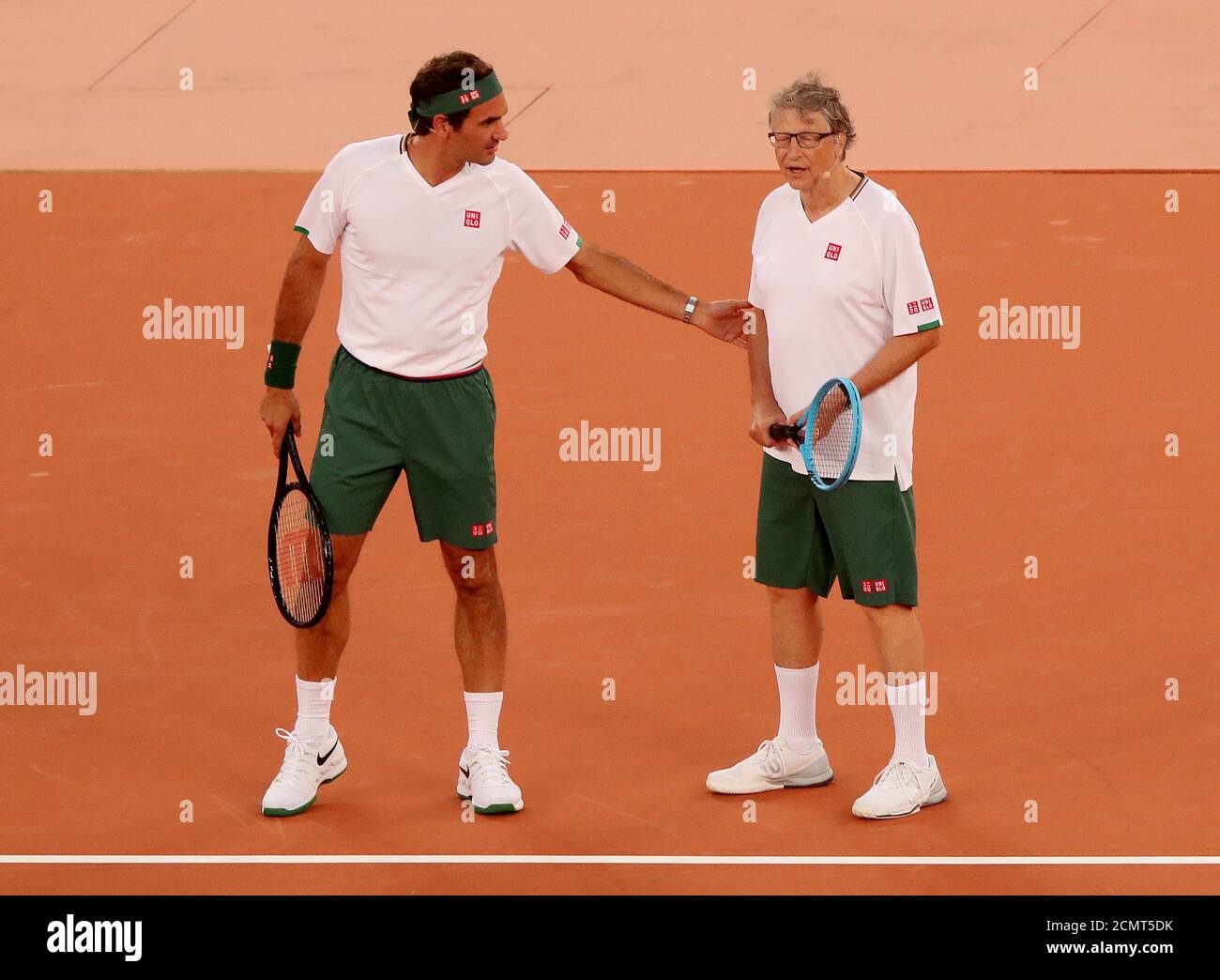 Tennis - exposition 'The Match in Africa' Match - Cape Town Stadium, Cape  Town, Afrique du Sud - 7 février 2020 Roger Federer et Bill Gates de Suisse  pendant le double match