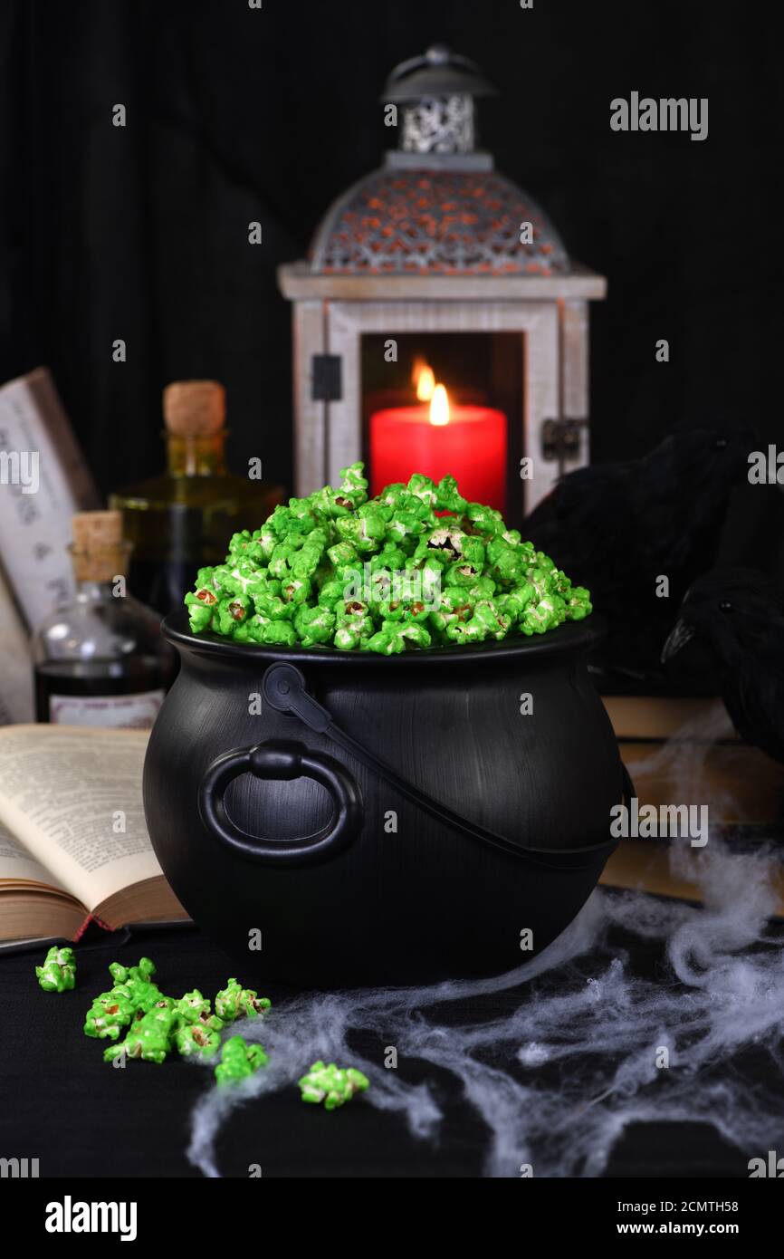 Pop-corn de Halloween pour les zombies boogers. Trucs et gâteries. Idées et inspiration pour le chic effrayant de Hallow Banque D'Images