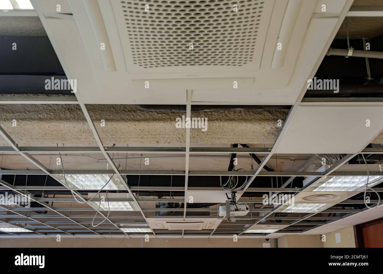 Construction de la structure d'un plafond suspendu Photo Stock Alamy