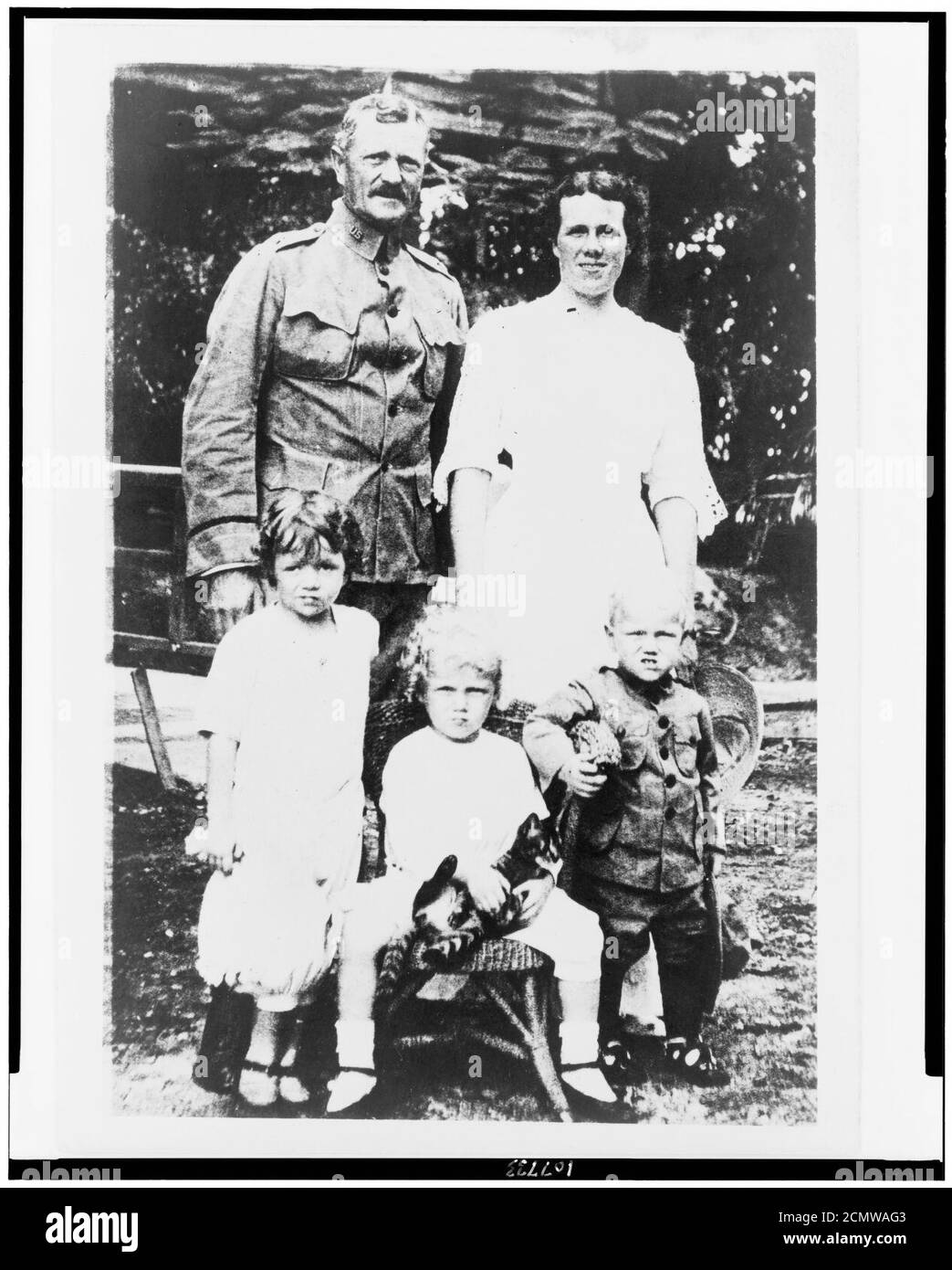 John Pershing posée avec ma femme et trois enfants Banque D'Images