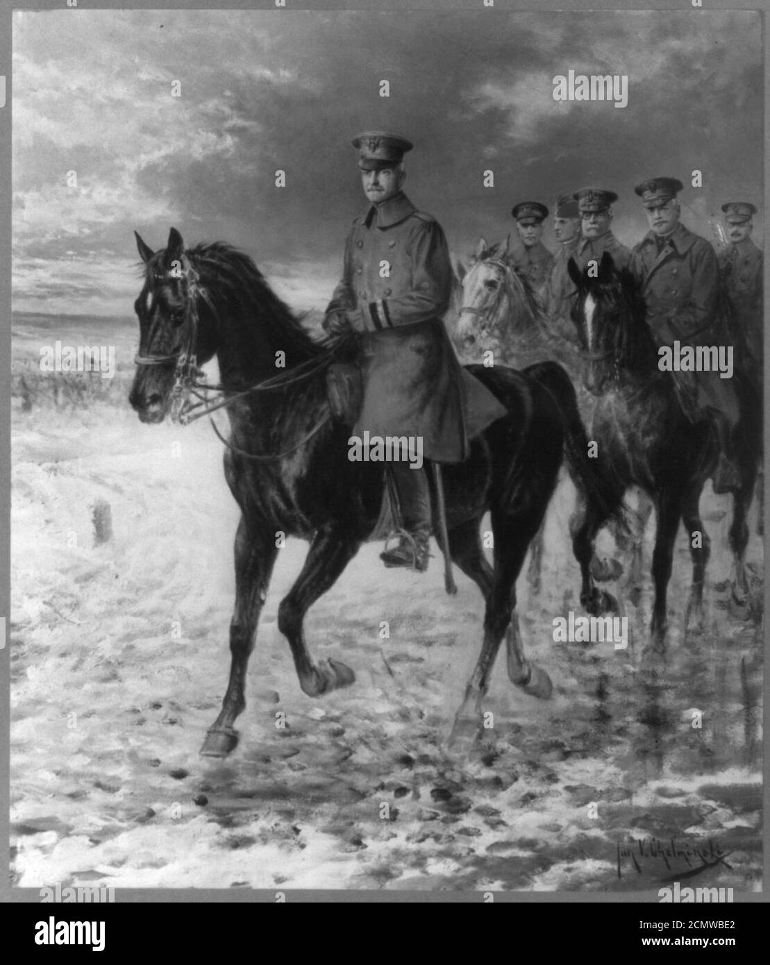 John Joseph Pershing, 1860-1948, pleine longueur, à cheval, vers la gauche, suivi par d'autres à cheval, tous en uniforme Banque D'Images