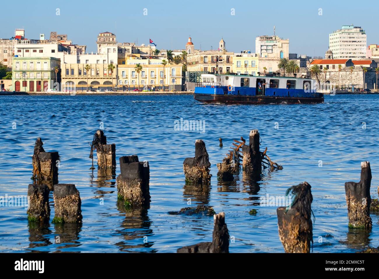 La baie de la Havane à Cuba avec vue sur le vieux quartier colonial Banque D'Images
