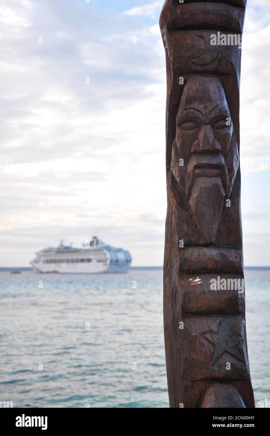 La princesse du soleil s'est ancrée au large de l'île de Lifou Banque D'Images