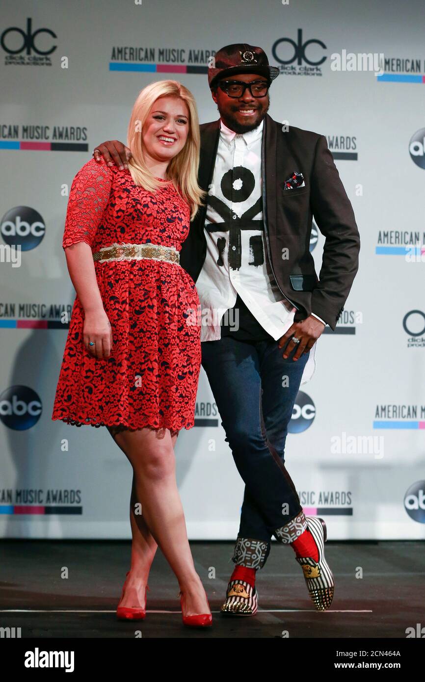 Singer Kelly Clarkson And Rapper Will I Am Pose After The Announcement Of The 13 American Music Awards Nominations Press Conference In New York October 10 13 Bruno Mars Rihanna Taylor Swift And Justin