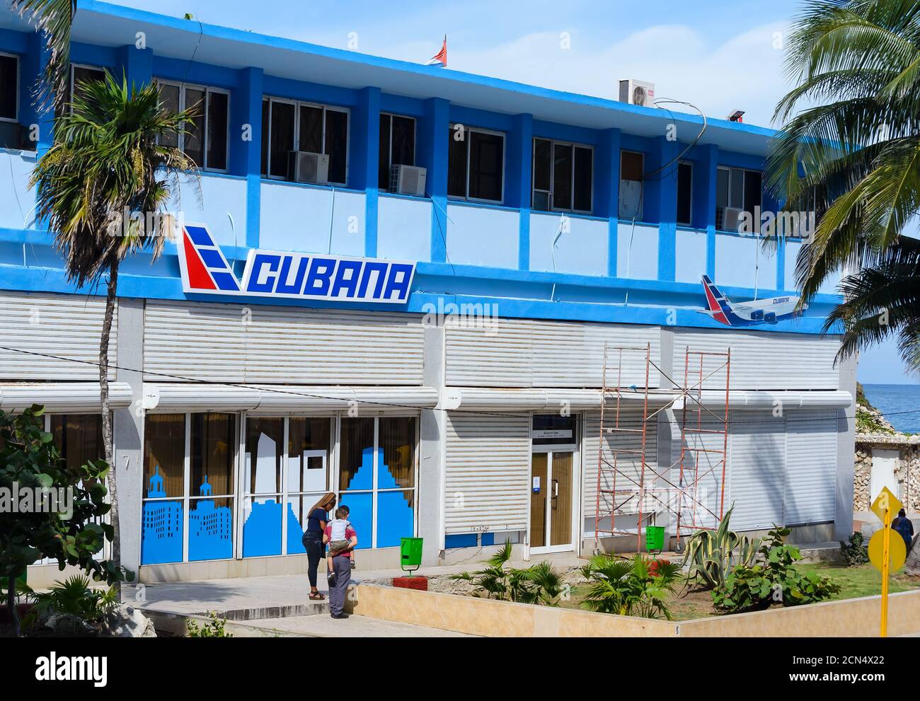 Bâtiment de Cubana Airlines à la Havane, Cuba. Bureau de vente de Cubana de Aviacion à la Habana. Bureaux de vente de billets d'avion cubains. Siège social de la CACSA. Banque D'Images