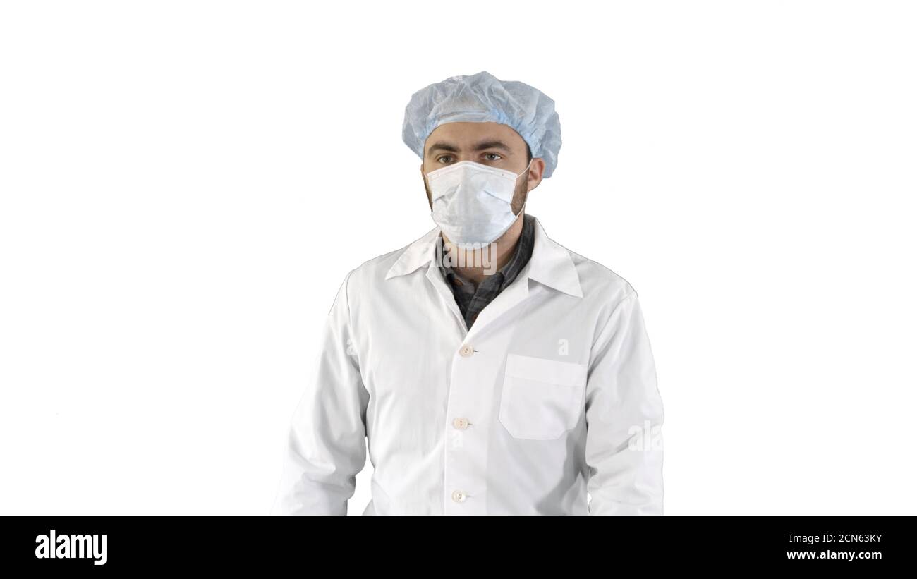 La chirurgie dans un masque mature balade Vue de face sur fond blanc. Banque D'Images