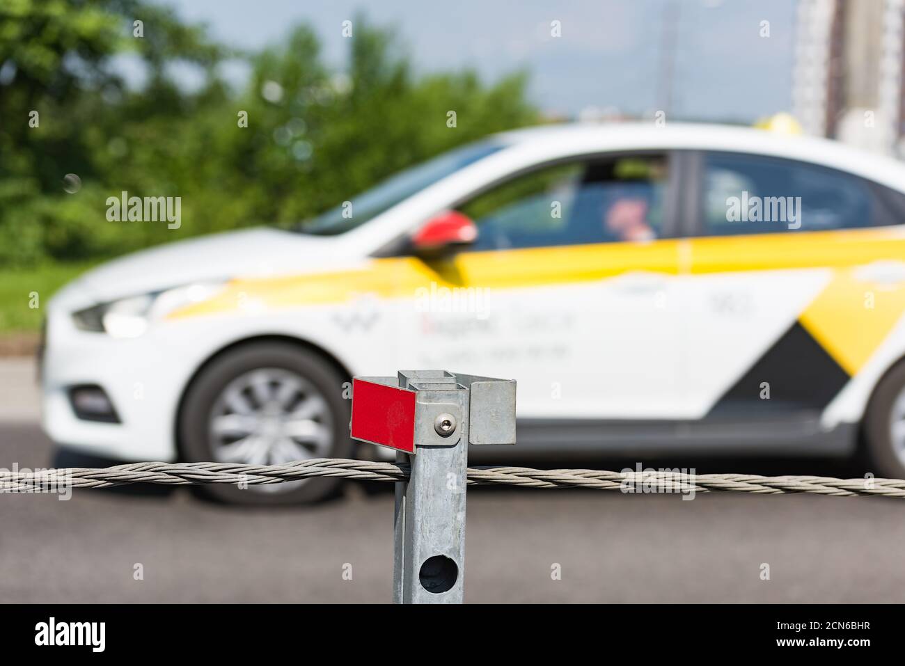 barrière sur la route pour la sécurité routière Banque D'Images
