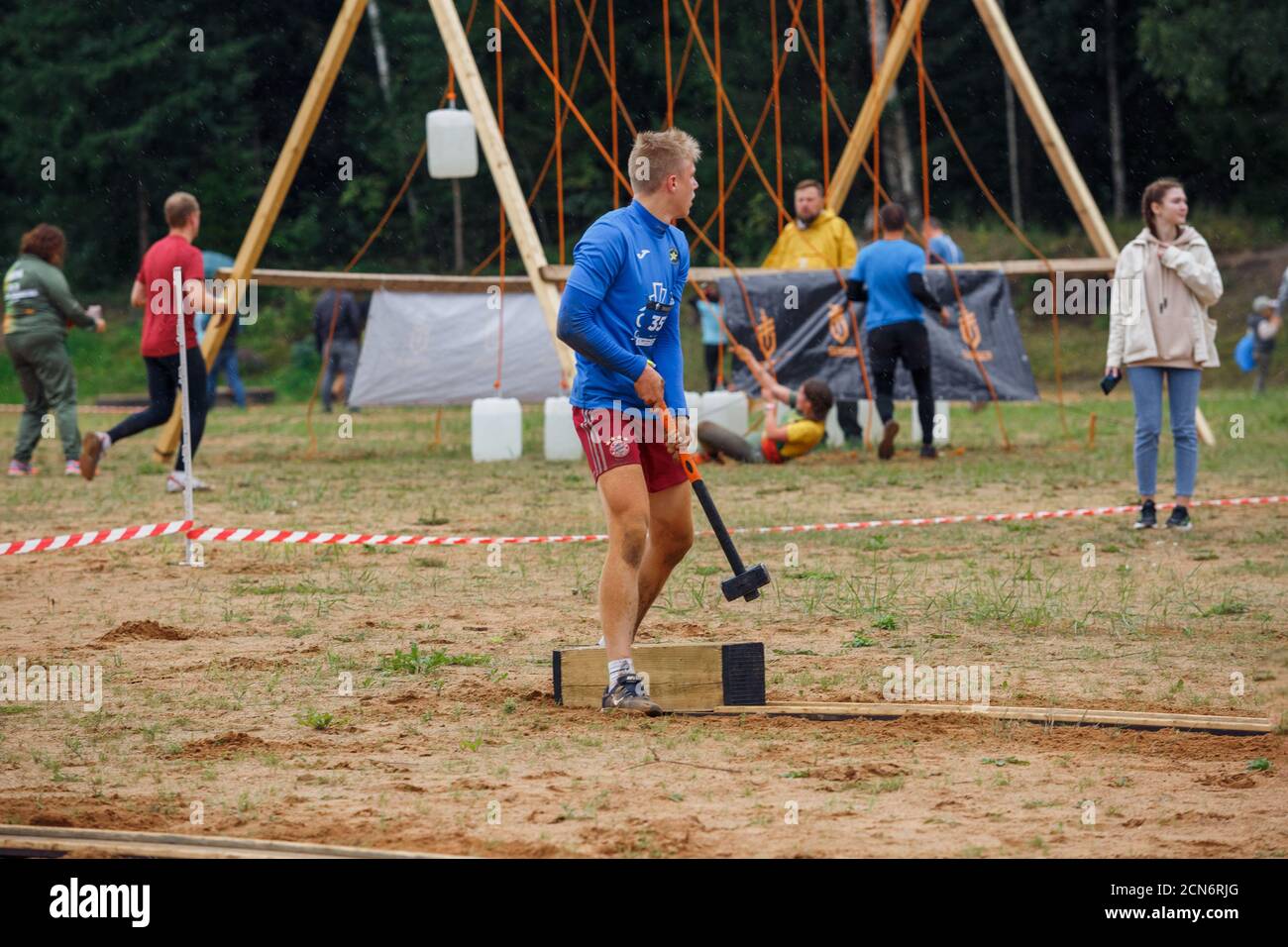Ville Ikskile, Lettonie. Les gens s'entraînent et s'exercent dans la nature. Photo de voyage.29.08.2020 Banque D'Images