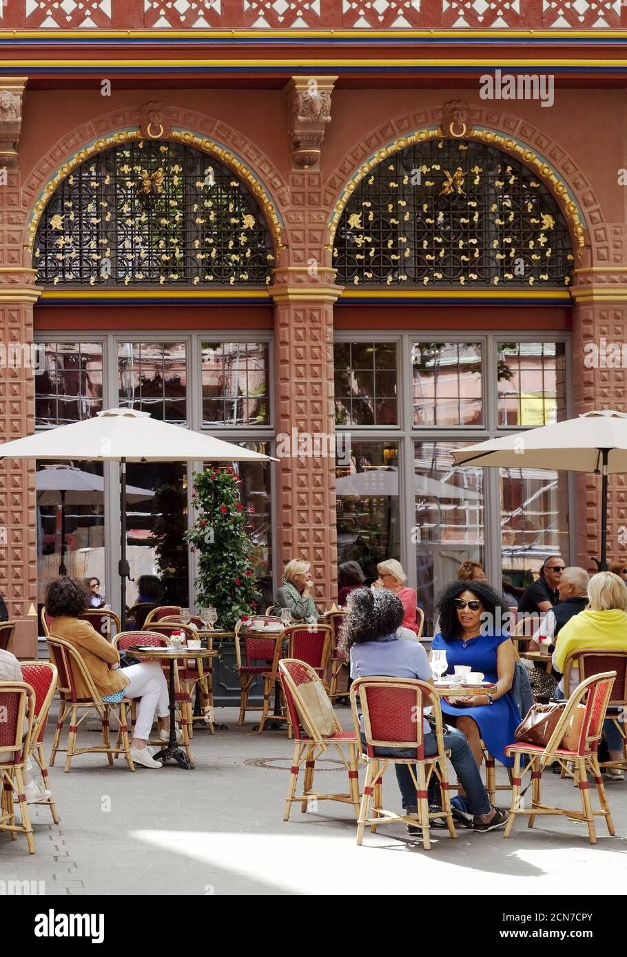Les gens dans le café, la vieille ville, Francfort-sur-le-main, Hesse, Allemagne, Europe Banque D'Images