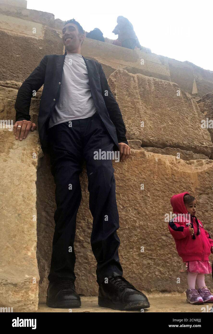 Worlds tallest man sultan kosen Banque de photographies et d’images à ...