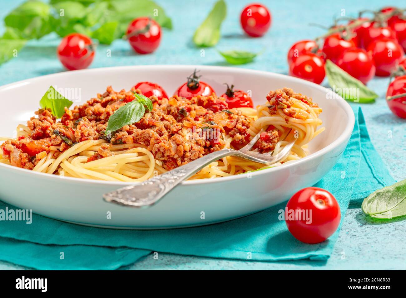 Pâtes italiennes avec sauce bolognaise à la viande de tomate. Banque D'Images