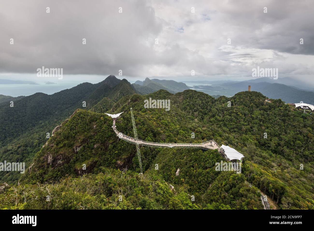 Langkawi, Malaisie - 30 novembre 2019 : pont Langkawi Sky par une journée nuageux. Vacances d'aventure. Attraction touristique de la Malaisie. Concept de voyage. Banque D'Images