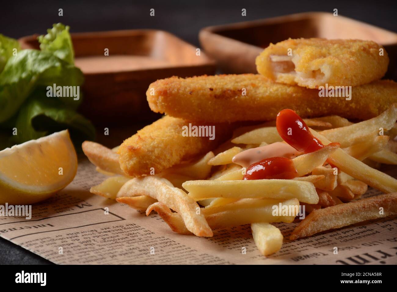 Cuisine anglaise traditionnelle Fish and Chips. Filets de poisson