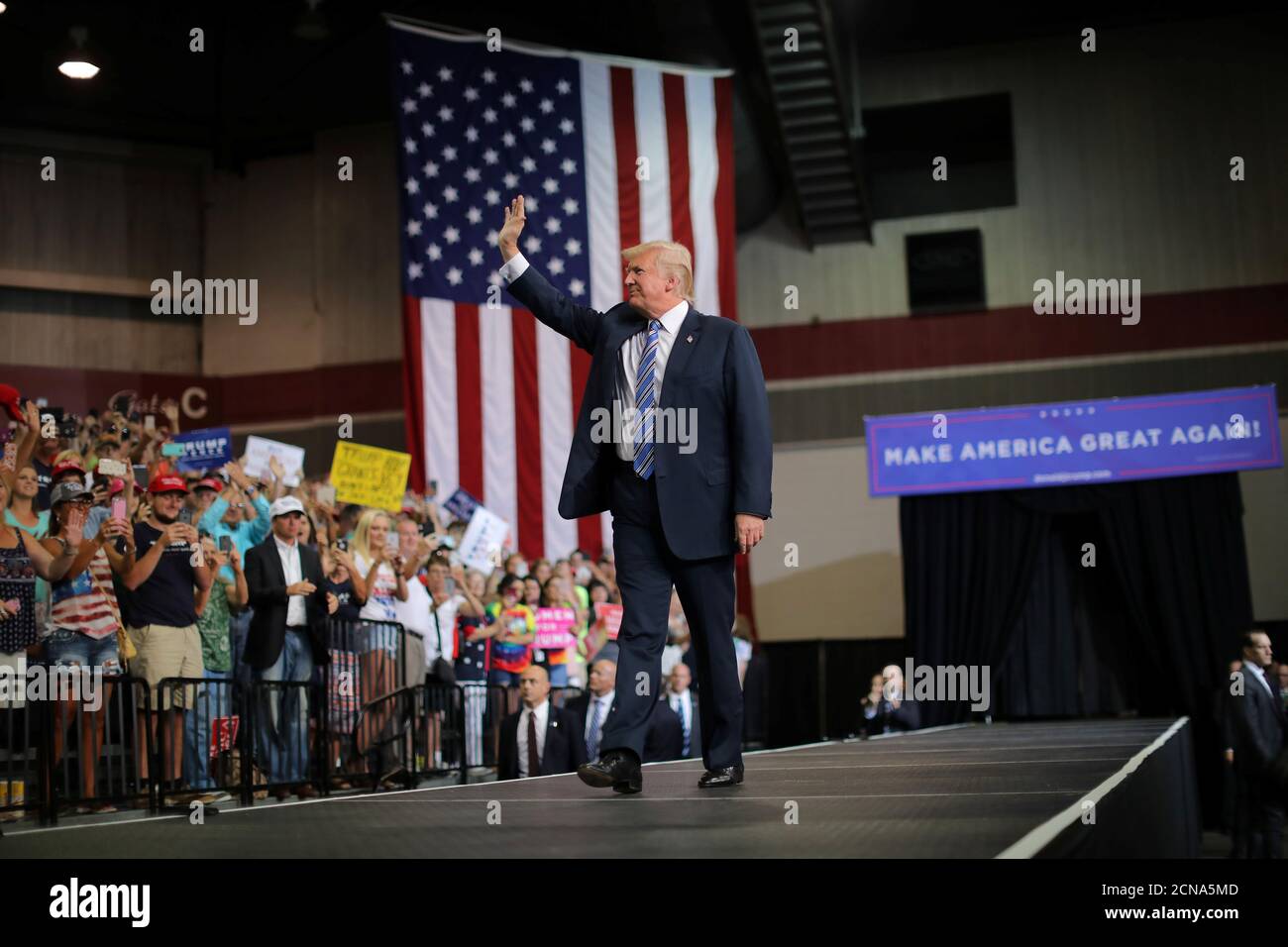 Le président américain Donald Trump arrive à un rassemblement à Huntington, Virginie-Occidentale États-Unis, le 3 août 2017. REUTERS/Carlos Barria Banque D'Images