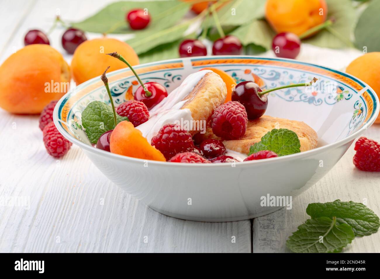 Beignets de fromage cottage. Concept d'un repas maison sain. Banque D'Images