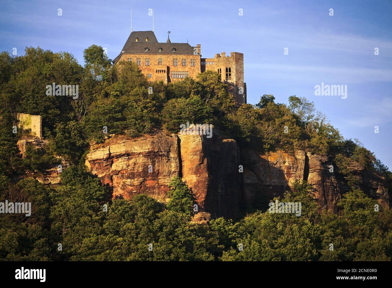 Château de Nideggen au-dessus de la vallée de Rur, Nideggen, Eifel, Rhénanie-du-Nord-Westphalie, Allemagne, Europe Banque D'Images