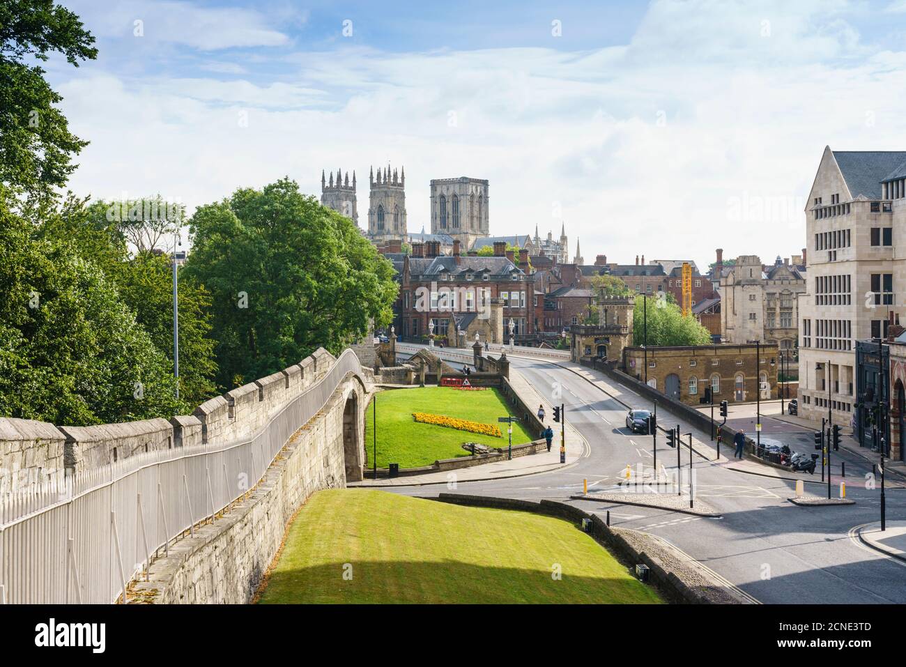 Remparts médiévaux de la ville et York Minster, York, North Yorkshire, Angleterre, Royaume-Uni, Europe Banque D'Images