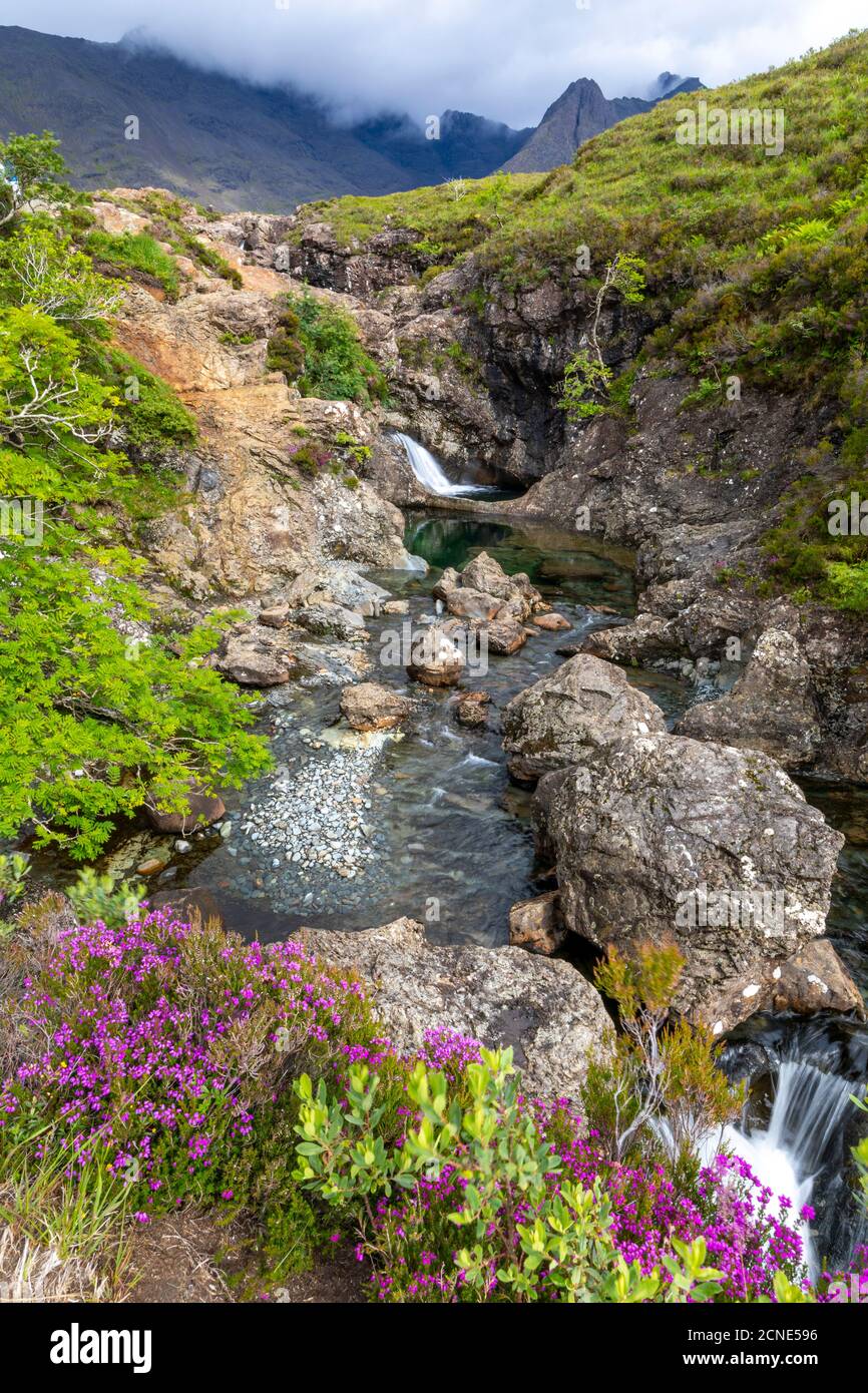 Cascade à Fairy pools, Glen fragile, Isle of Skye, Inner Hebrides, Highlands and Islands, Écosse, Royaume-Uni, Europe Banque D'Images