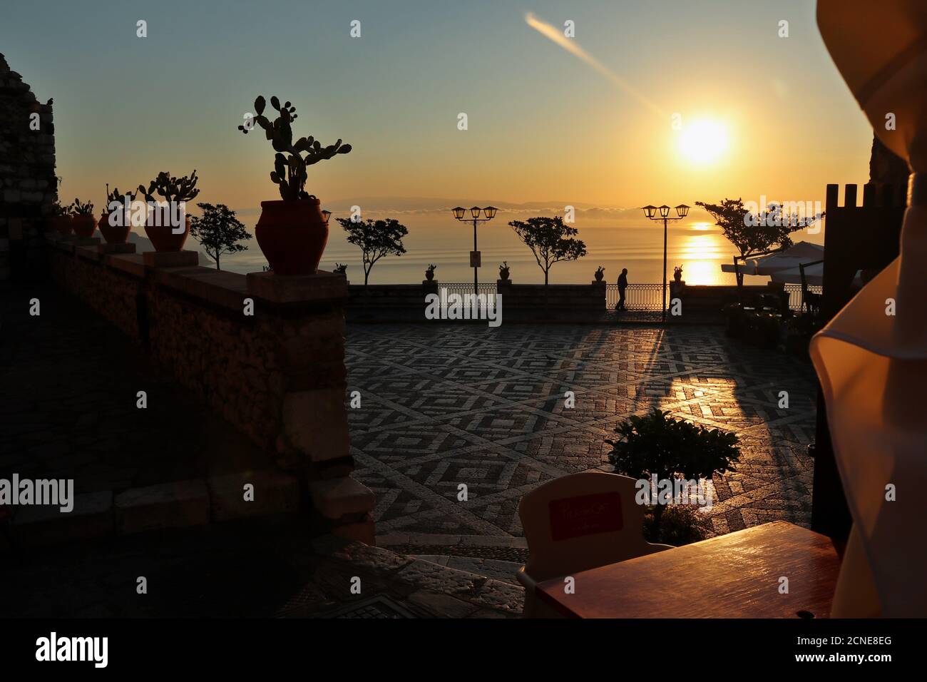 Castelmola - Belvedere di Piazza Sant'Antonio all'alba Banque D'Images