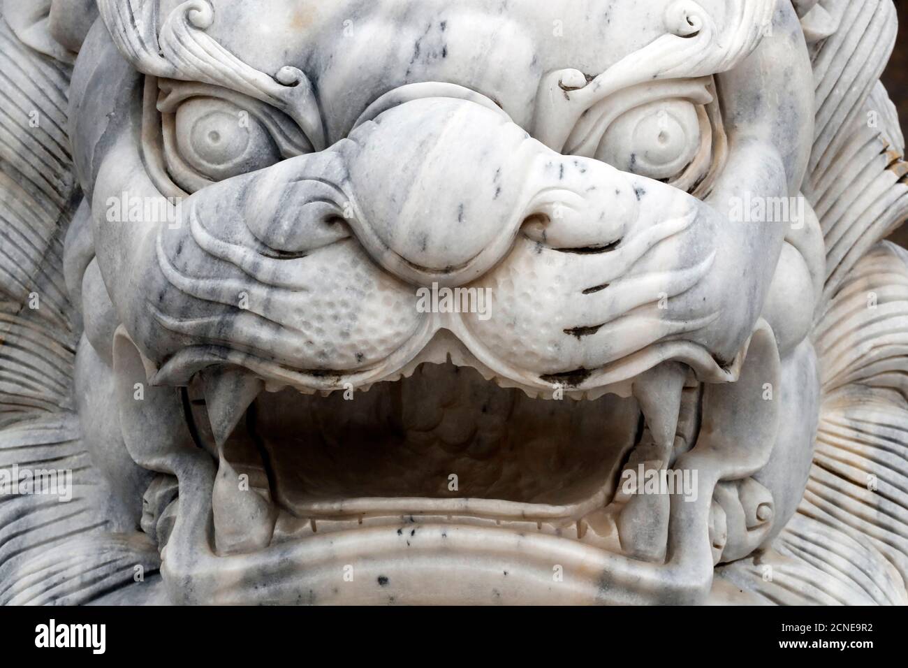 Longue Pagode bouddhiste Khanh, statue de lion de gardien impérial à l'entrée, Quy Nhon, Vietnam, Indochine, Asie du Sud-est, Asie Banque D'Images
