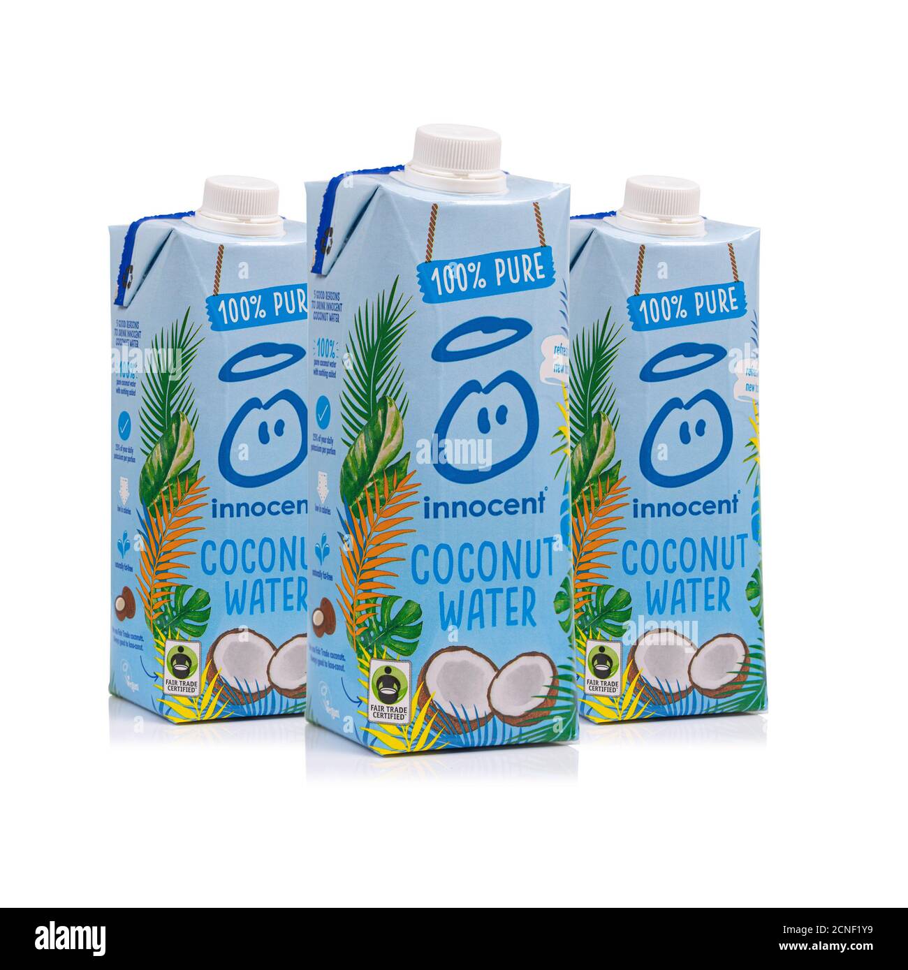 SWINDON, Royaume-Uni - 18 SEPTEMBRE 2020 : eau à la noix de coco pure 100 % innocente (certifiée Fair Trade) Banque D'Images