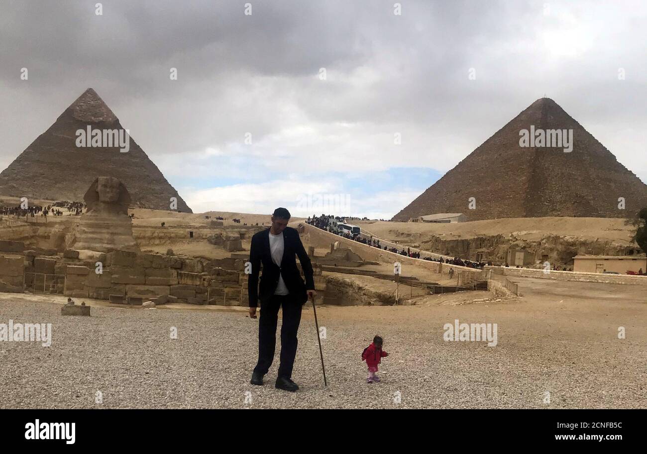 Sultan kosen worlds tallest man Banque de photographies et d’images à ...