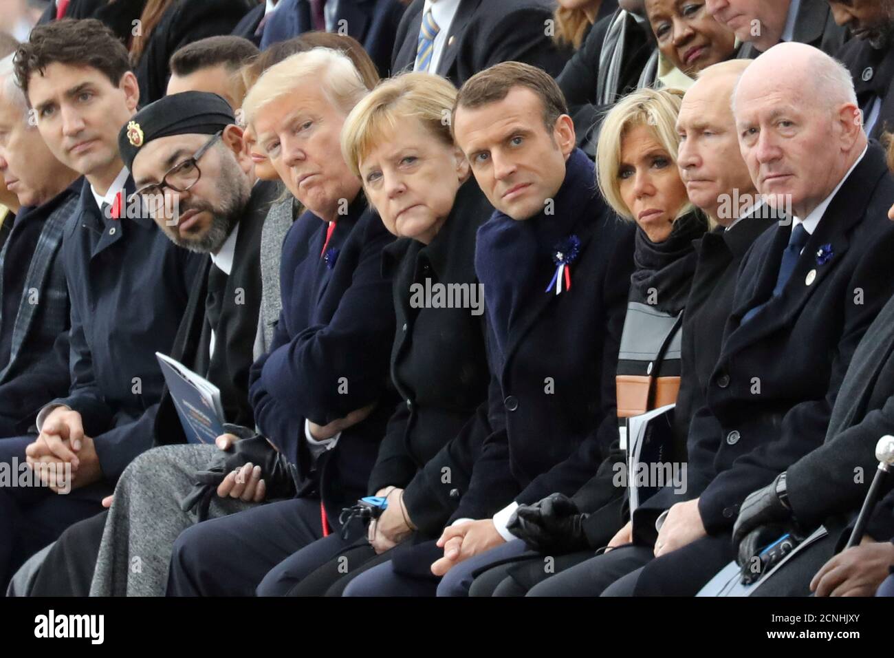 Le premier ministre canadien Justin Trudeau, le prince Moulay Hassan du Maroc, le roi marocain Mohammed VI, la première dame des États-Unis Melania Trump, le président américain Donald Trump, la chancelière allemande Angela Merkel, le président français Emmanuel Macron et sa femme Brigitte Macron, Le président russe Vladimir Poutine et le gouverneur général australien Peter Cosgrove assistent à une cérémonie de commémoration de la Journée de l'armistice, 100 ans après la fin de la première Guerre mondiale, à l'Arc de Triomphe, à Paris, en France, le 11 novembre 2018. Ludovic Marin/piscine via REUTERS Banque D'Images