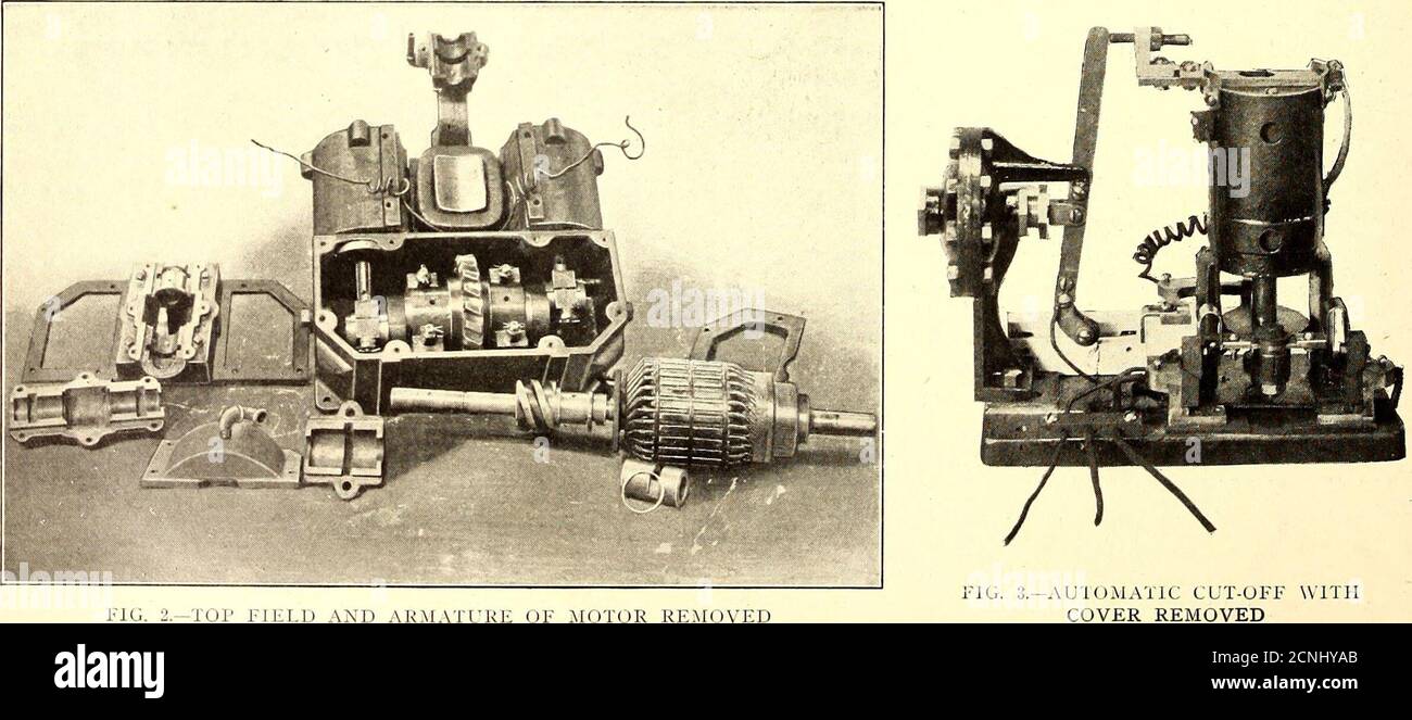 . Journal de chemin de fer de la rue . FIGURE 4.—VÉRIN DE BLOCAGE DE L'UNITÉ D'IMPRESSION RECTO VERSO. Interrupteur fournissant le courant au compresseur. Au fur et à mesure que la pression augmente, le diaphragme est forcé vers l'extérieur jusqu'à ce que le contact magnétique soit fermé. Ceci alimente l'aimant, en soulevant rapidement l'arma-ture et en ouvrant l'interrupteur principal, en arrêtant le chariot. Le levier de frein à main est fixé au sommet du logement du cylindre de blocage et est entièrement indépendant des brakerods d'air. Cette configuration permet de faire pratiquement trois freins indépendants, deux freins pneumatiques et un frein à main. 5 mars 1904.] 4 STREET RAILWAY JOURNAL. INDICATEUR DE STATION PNEUMATIQUE 38I POUR Banque D'Images