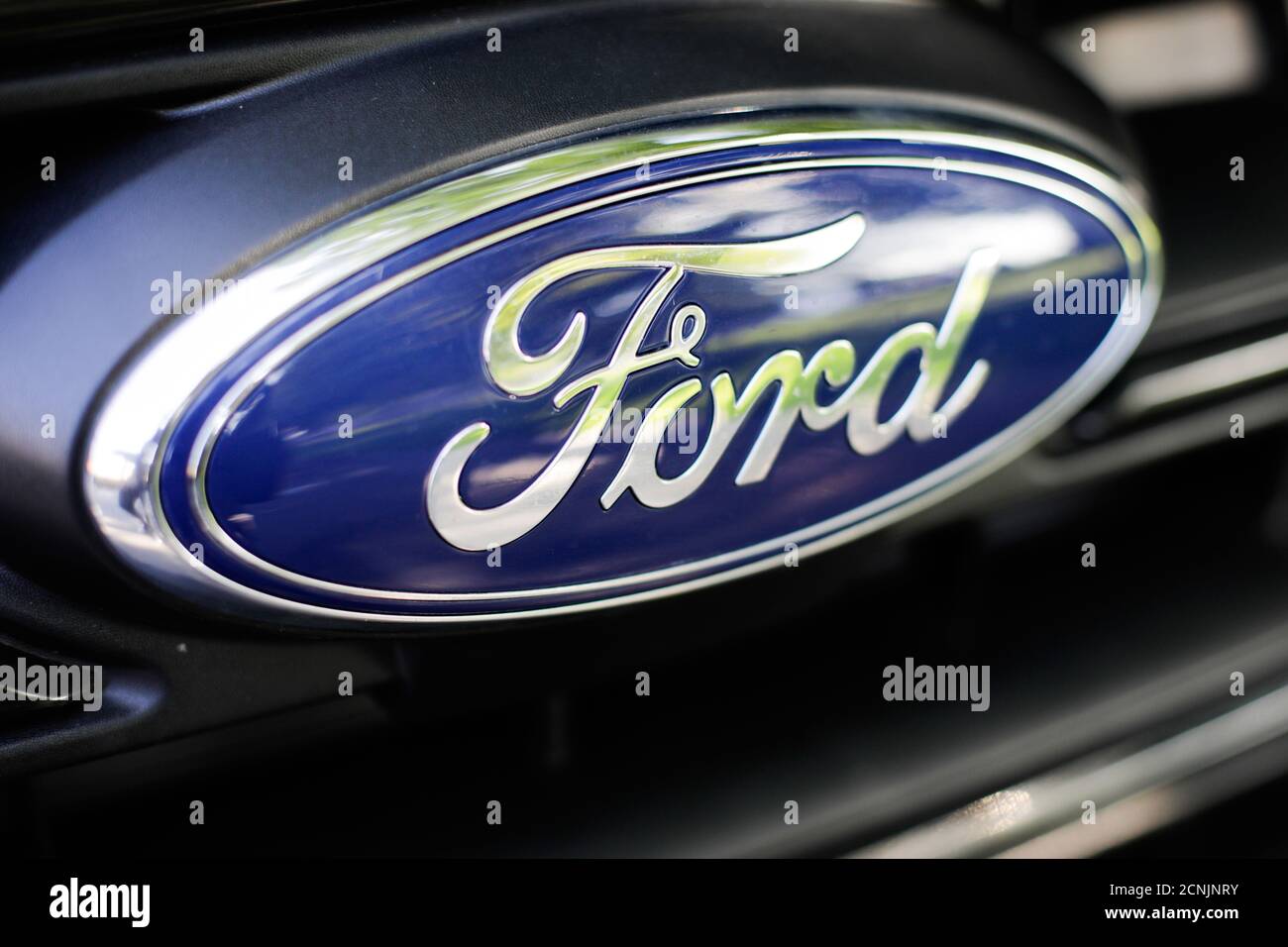 Bucarest, Roumanie - 18 septembre 2020 : logo Ford sur un véhicule. Banque D'Images