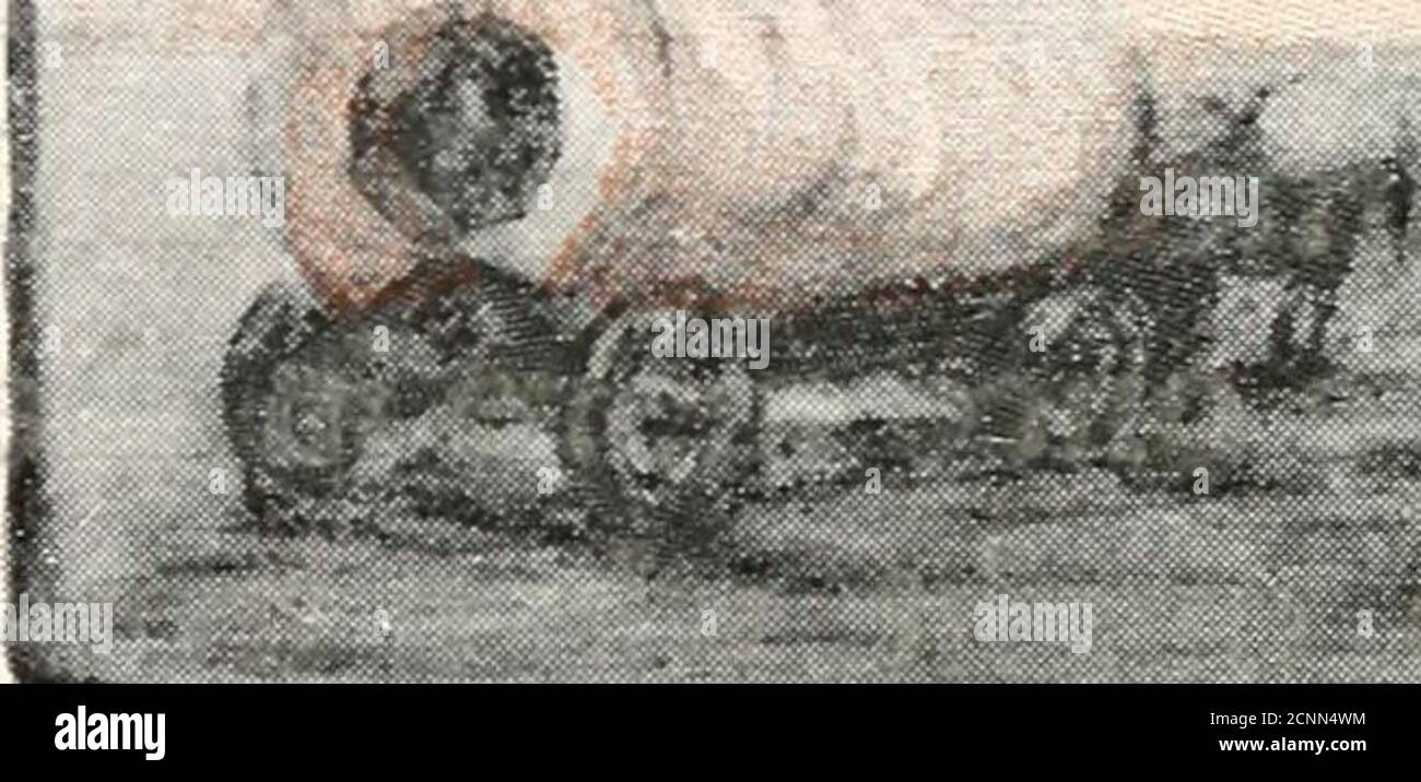 . Little Saint Sunshine . les décès ne sont pas venus avec sa mort-mère. Une nuit où son bravemautre se précipitait à la maison avec un grand paquet de vêtements dans sa main, shesliped et est tombé sur la piste de voiture. Les détails de l'accident sont trop terribles! Passons-les, et suivez LittleSaint Sunshine jusqu'à la maison des orphelins. 18 PEU DE SOLEIL DE SAINT où elle a été portée par des mains affectueuses, et apprenez comment Dieu l'a réconfortée en hersorrow; comment elle a appris à sourire et à rire de nouveau et à vivre encore une fois en thesunshine. Comme il faut, quand trou-bles assombrit notre chemin! Pour qui sait ce qu'il y a dans storefor u Banque D'Images