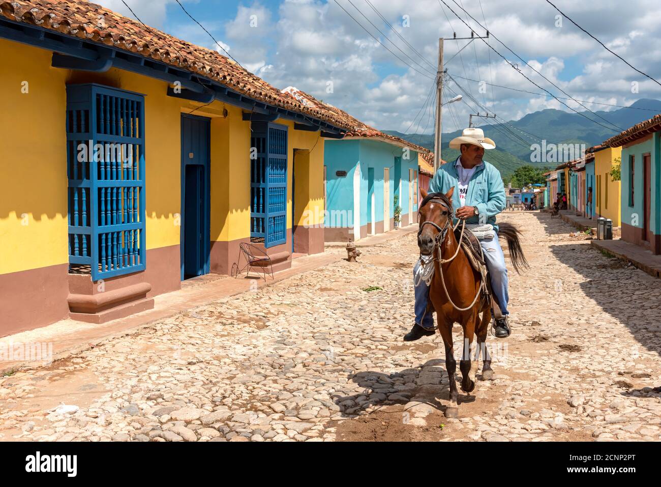 24 août 2019 : homme à cheval dans les rues colorées de Trinidad. Trinité-et-Cuba Banque D'Images