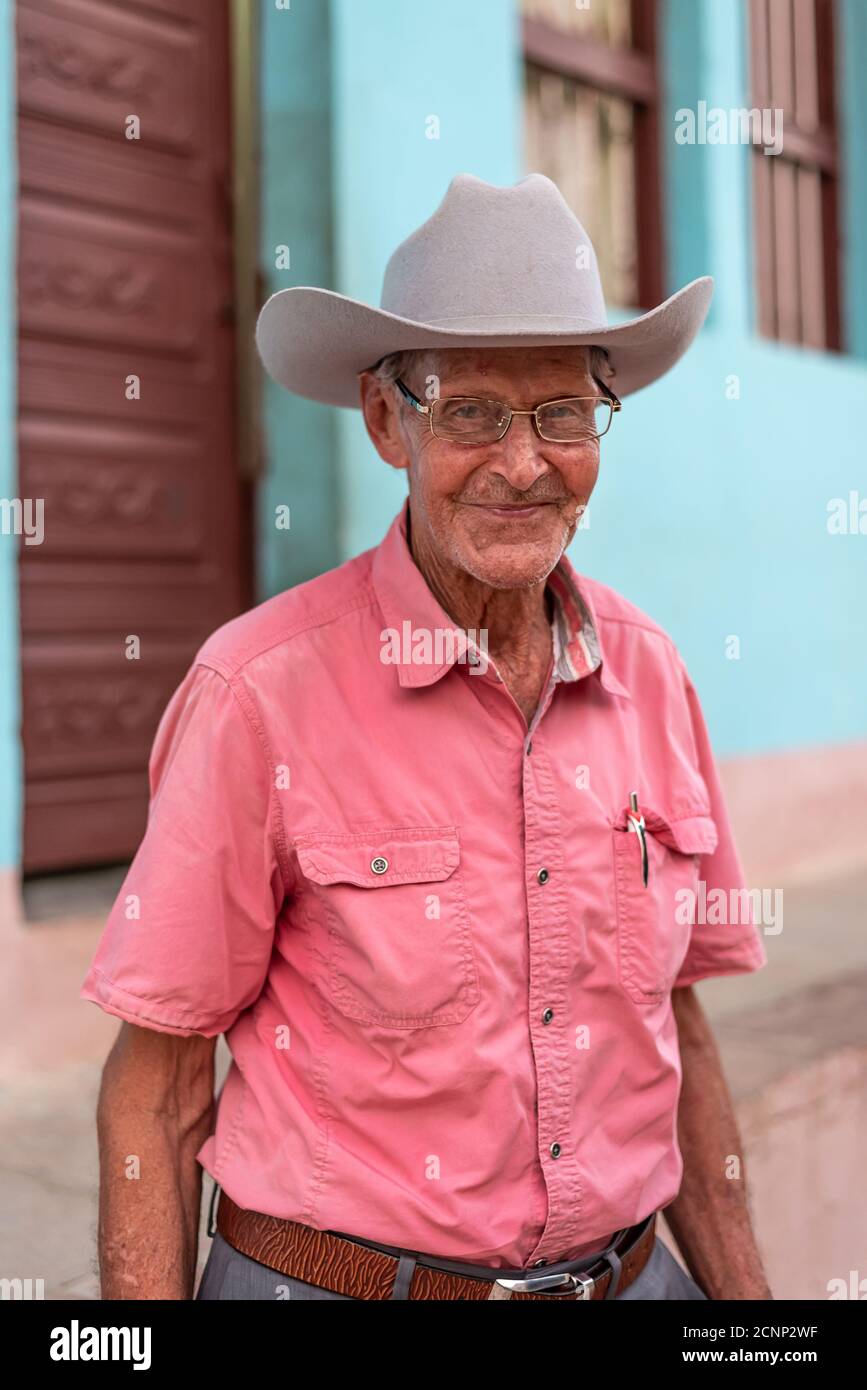 25 août 2019 : portrait d'un homme avec chapeau dans les rues de Trinidad. Trinité-et-Cuba Banque D'Images