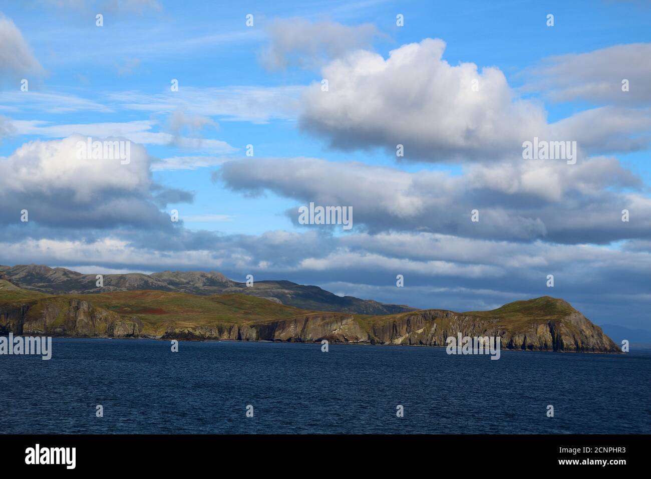 Côte de l'île de l'AGNU, îles Aléoutiennes, États-Unis Banque D'Images