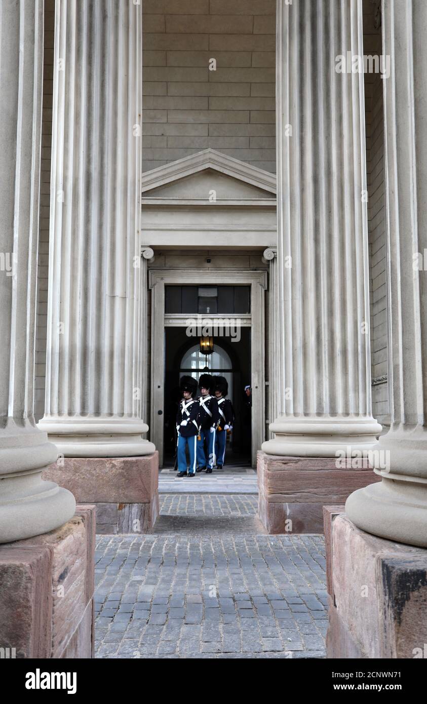 Royal Life Guards au Palais Amalienborg à Copenhague Banque D'Images
