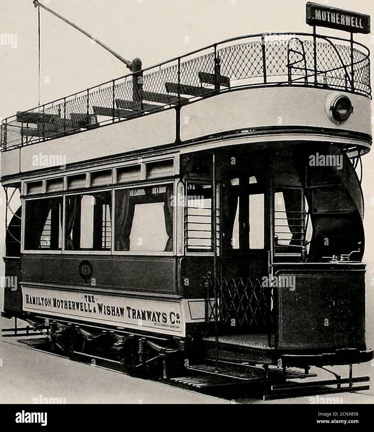 . Le journal de chemin de fer de rue . e slides. LES INDICATEURS B. E. C. CO.S SONT UTILISÉS SUR LES SYSTÈMES SUIVANTS : TRAMWAYS CROYDON ROCHDALE CORK TRAMWAYS HAMILTON. MOTHERWELL & WISHAW EAST HAM WALSALL ROTHERHAM POTTERIES ELECTRIC TRACTION CO. SALFORD STOCKPORT NEWCASTLE LONDON COUNTY COUNCIL TRAMWS ROTHESAY BRIGHTON DUNDEE GREENOCK & PORT GLASGOW CHATHAM WALLASEY SHEFFIELD WELLINGTON, NOUVELLE-ZÉLANDE AYR BIRKENHEAD LISANT WESTON-SUPER-MARE BOURNEMOUTH GATESHEAD GRAVESEND SOUTH LANCASHIRE TRAMWAYS TYNESIDE TRAMWAYS YASEY DEVONPORT, BUENOS AIRES BLACKPOOL, ST BLACKPOOL. ANNES & LYTHAM MANCHESTER SOUTHPORT CARLISLE ALEXAN Banque D'Images