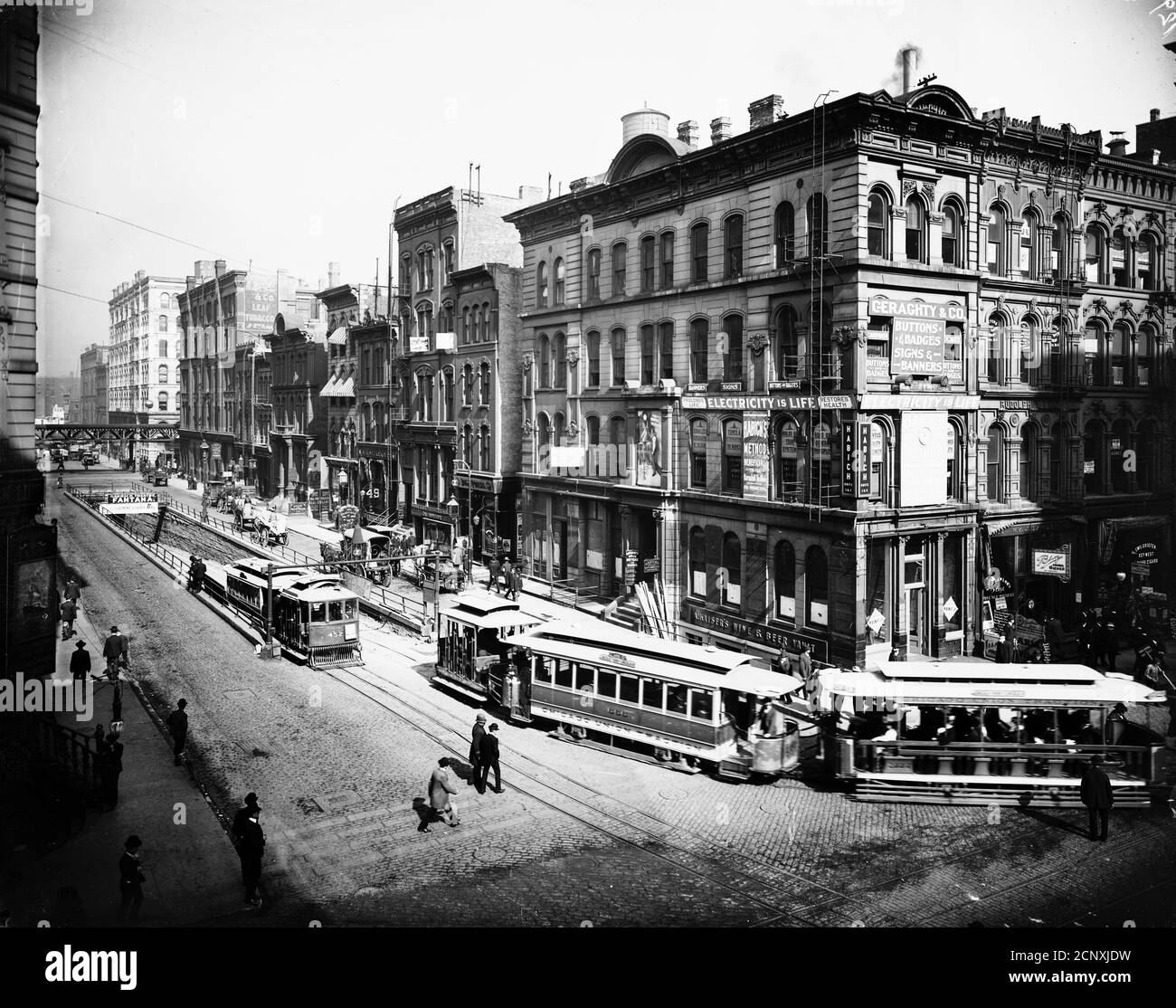 Tramways sortant du tunnel de la rue LaSalle depuis la rue Randolph, Chicago, Illinois, vers 1905. Banque D'Images