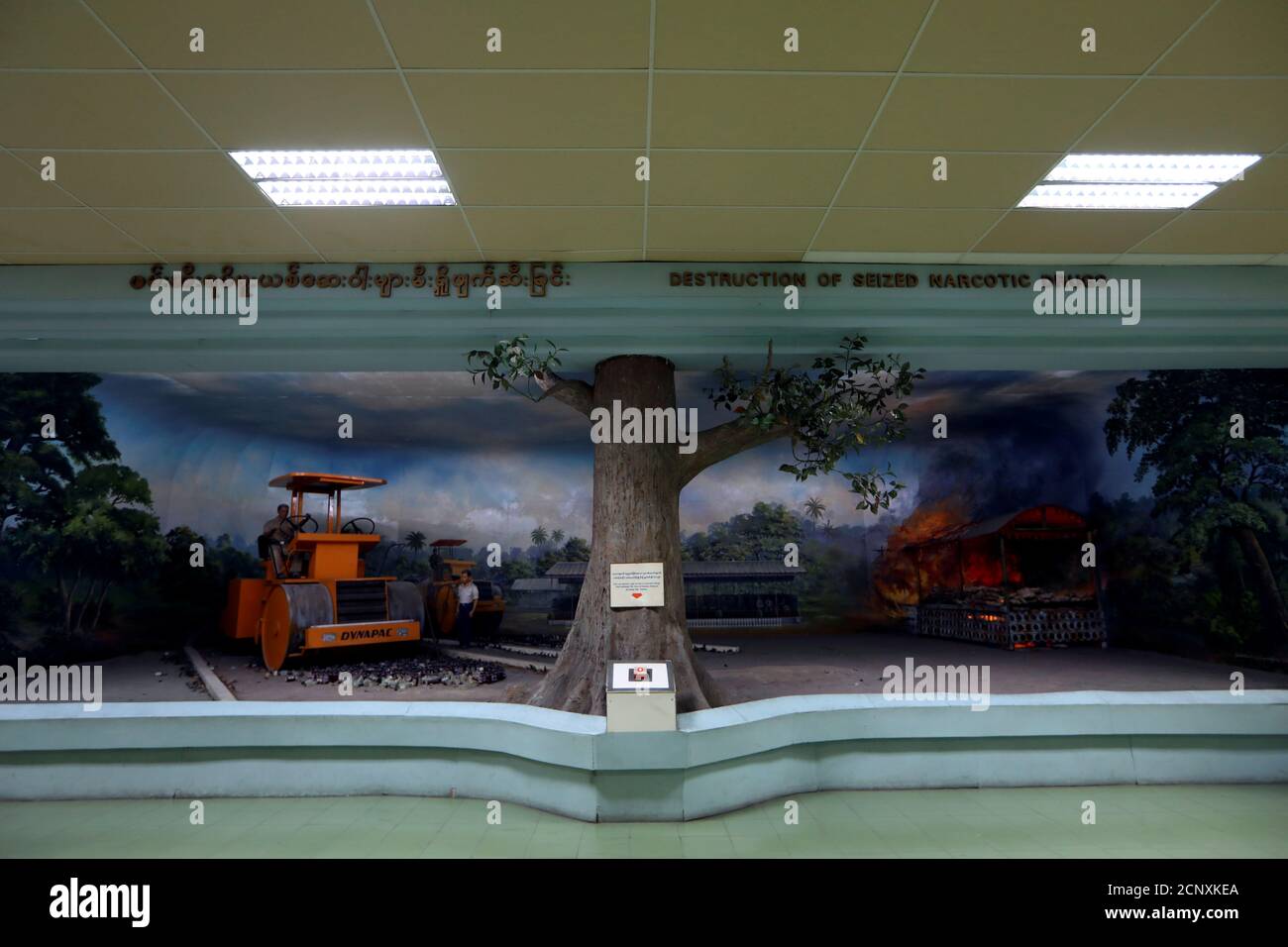 Une exposition interactive est présentée au musée sur l'élimination des drogues à Yangon, au Myanmar, le 6 novembre 2018. REUTERS/Ann Wang Banque D'Images