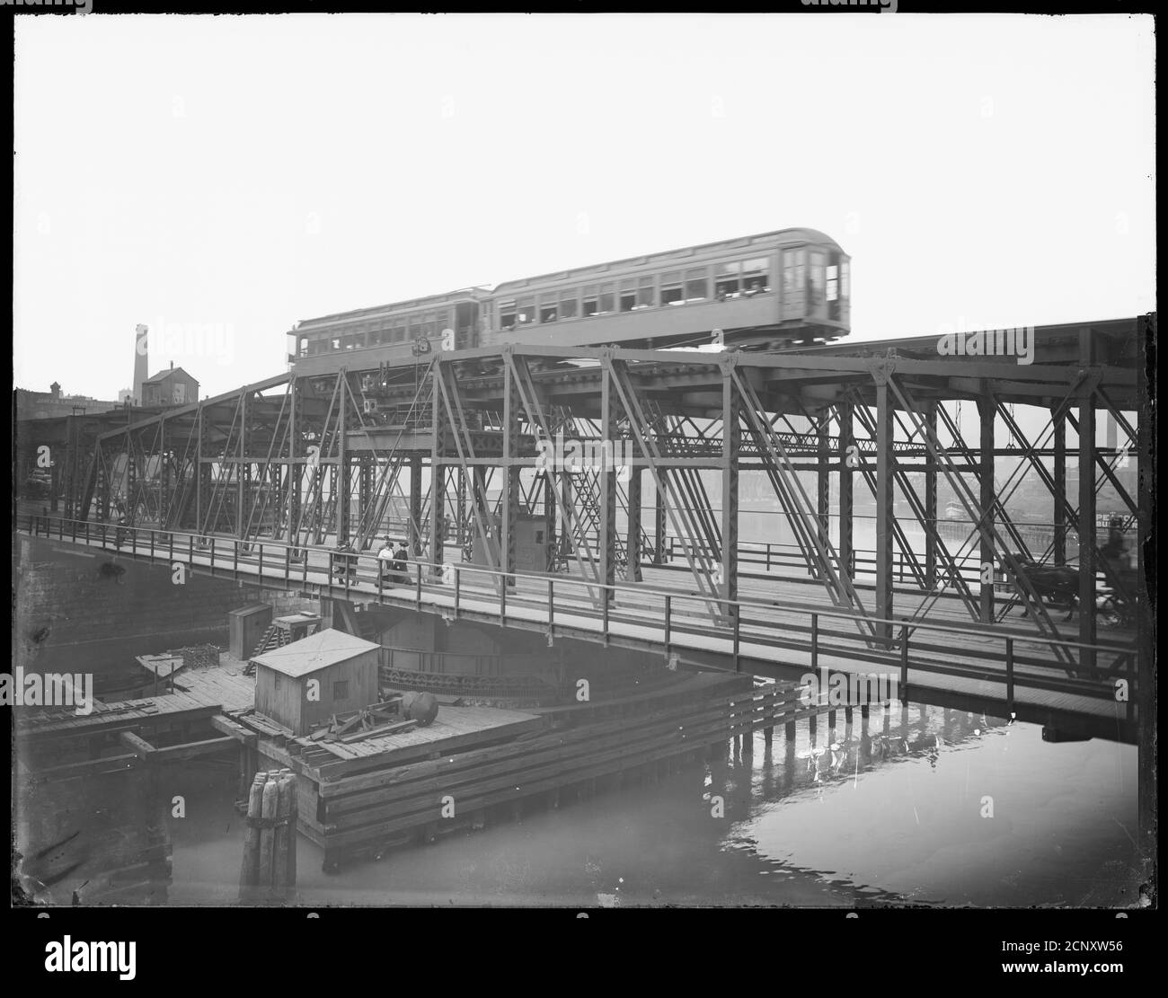 Train surélevé traversant le pont de Wells Street, Chicago (Illinois), vers 1905. Banque D'Images