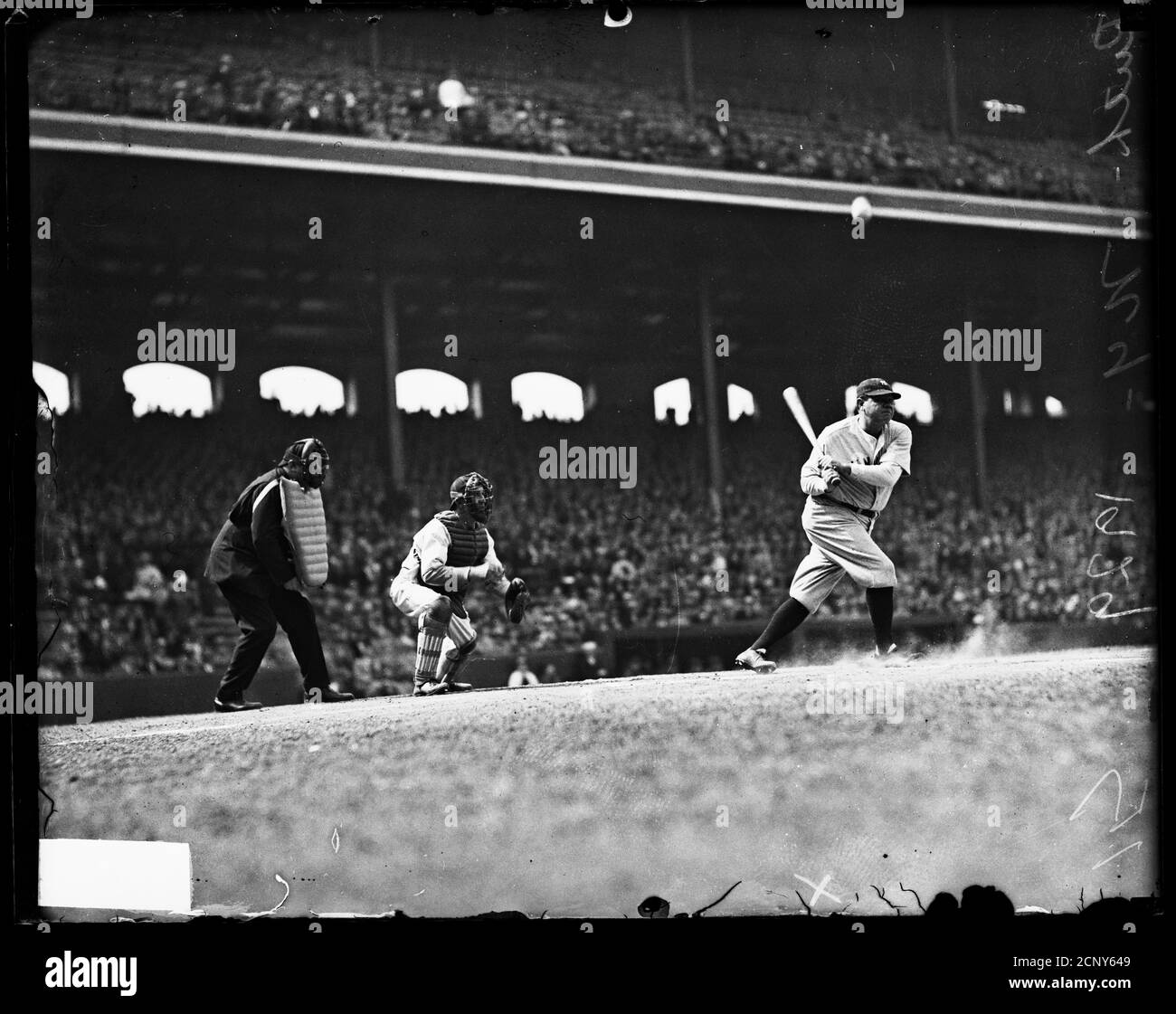 Babe Ruth, joueur de baseball des New York Yankees, battait lors d'un match contre le Chicago White Sox à Comiskey Park, Chicago, Illinois, le 4 mai 1929. Banque D'Images