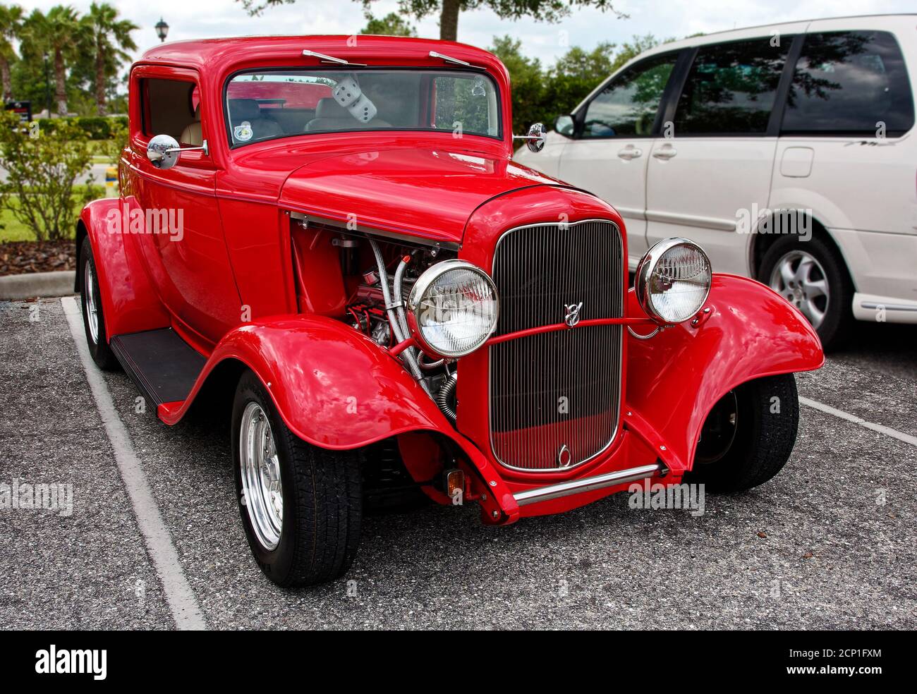 Ford Street Rod, voiture ancienne, véhicule rouge, transport, deux portes, course à pied, vieux, coloré Banque D'Images