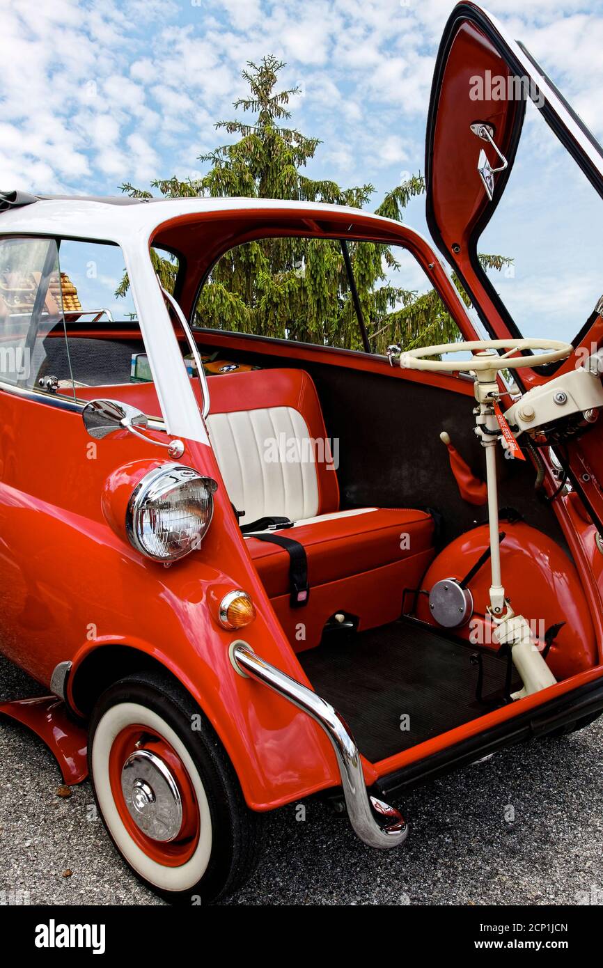 Ford Street Rod, voiture ancienne, véhicule rouge, transport, deux portes, course à pied, vieux, coloré Banque D'Images