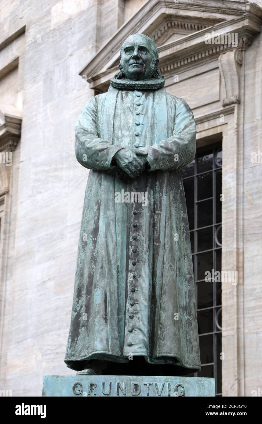 Statue de N F S Grundvig à l'église Frederiks à Copenhague Banque D'Images