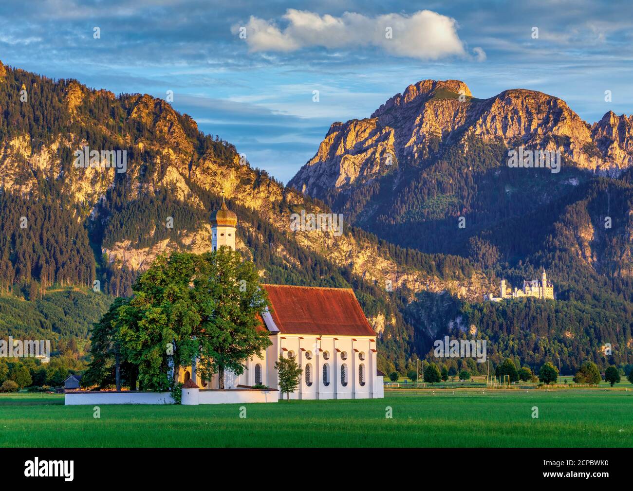 Église de pèlerinage de Saint-Coloman et Château de Neuschwanstein, Schwangau près de Füssen, Ostallgäu, Allgäu, Bavière, Allemagne, Europe Banque D'Images