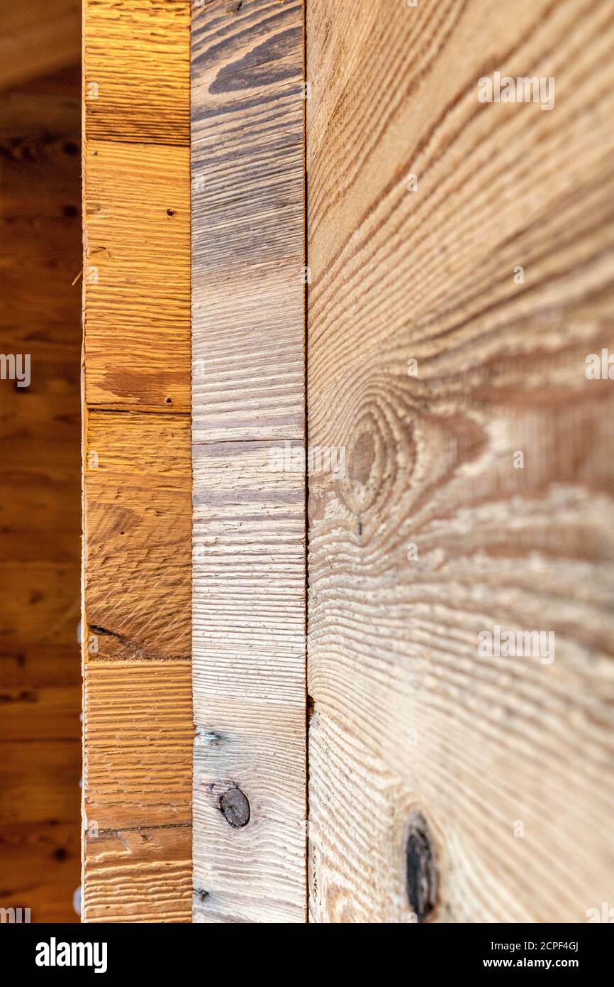 planches en bois brossé avec nervures, matière première, nuances de brun Banque D'Images