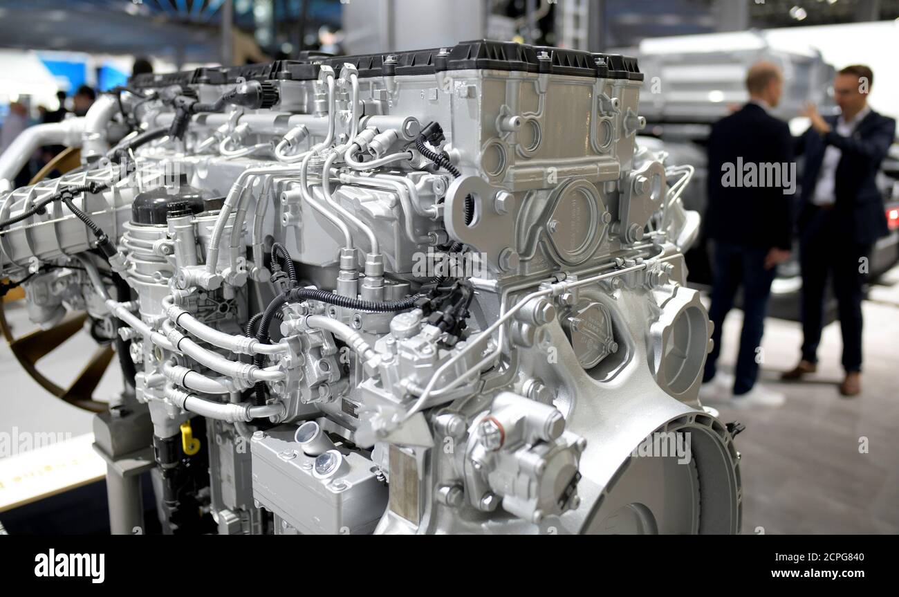 6 cylinder diesel engine Banque de photographies et d'images à haute  résolution - Alamy