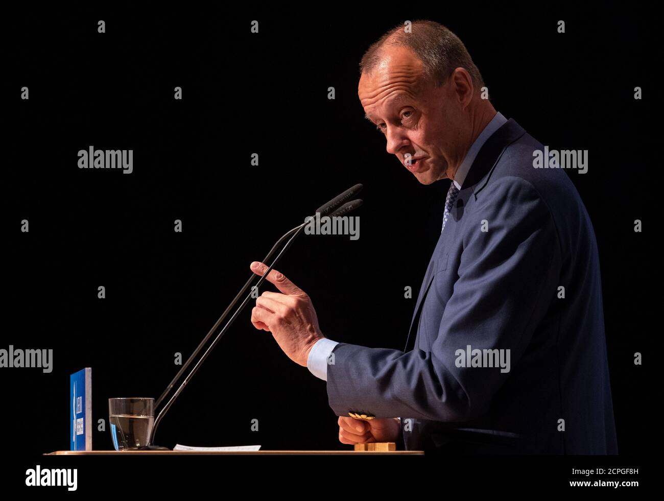 Hildesheim, Allemagne. 19 septembre 2020. Friedrich Merz, ancien chef de faction de l'Union, parle lors du jour de Basse-Saxe de l'Union Junge à Hildesheim. Le premier ministre de la Rhénanie-du-Nord-Westphalie et ancien chef de faction de l'Union, Friedrich Merz, prendra la parole samedi à Hildesheim, lors du jour de la jeune Union en Basse-Saxe. Les deux ont l'intention de se présenter à la présidence fédérale de la CDU en décembre. Credit: Peter Steffen/dpa/Alay Live News Banque D'Images