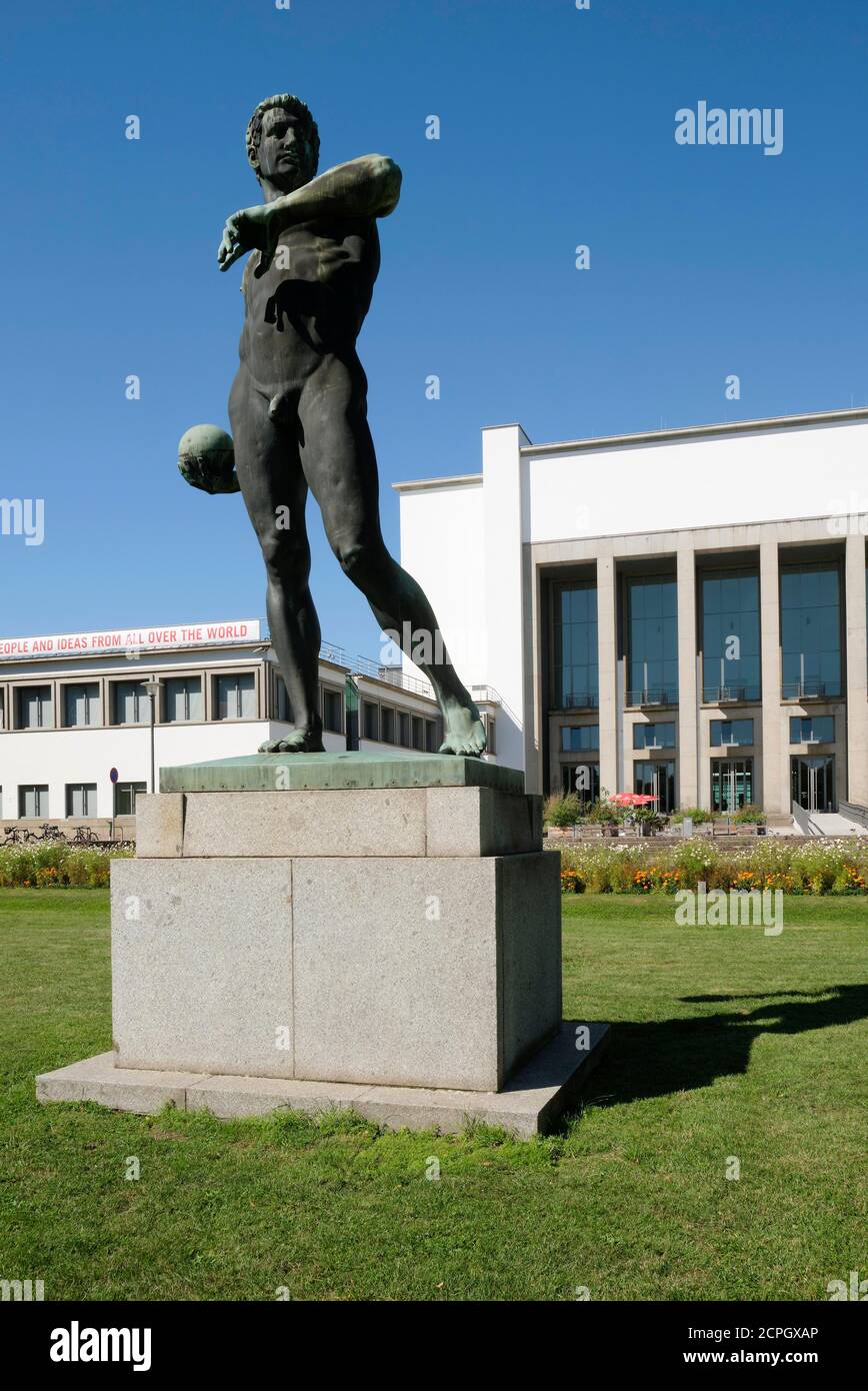 Sculpture discus thrameur, Musée allemand de l'hygiène, Dresde, Saxe, Allemagne, Europe Banque D'Images