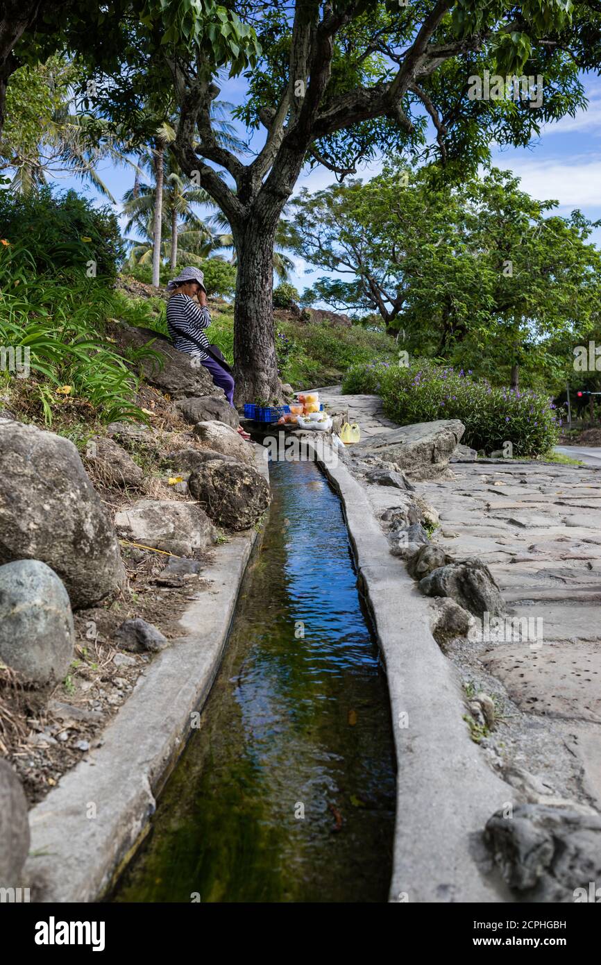 Eau coulant vers le haut, côte est de Taïwan Banque D'Images