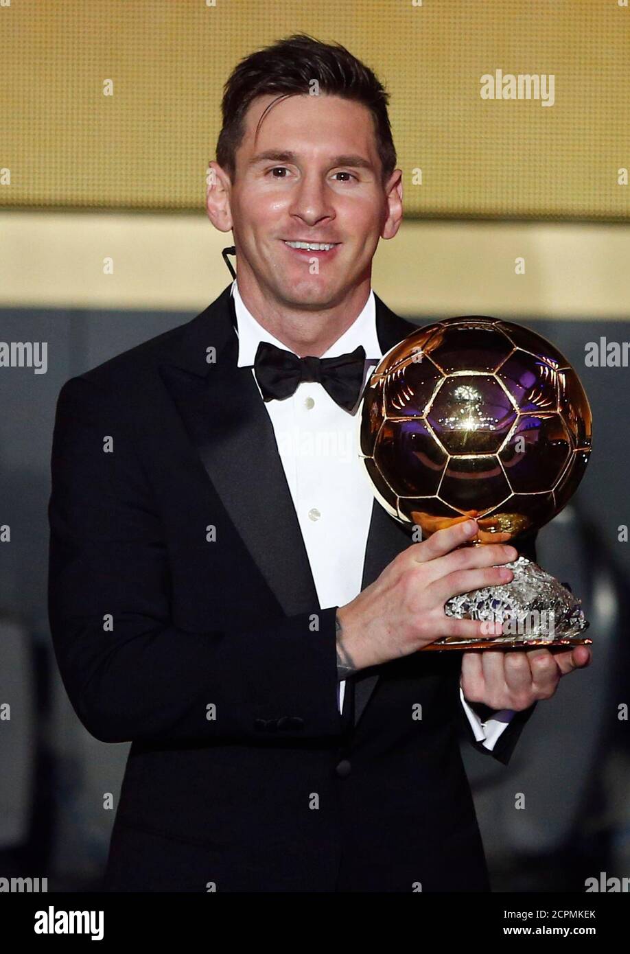 Lionel Messi, du FC Barcelone, de l'Argentine, a reçu le titre de joueur  mondial de l'année lors de la cérémonie FIFA ballon d'Or 2015 à Zurich, en  Suisse, le 11 janvier 2016.