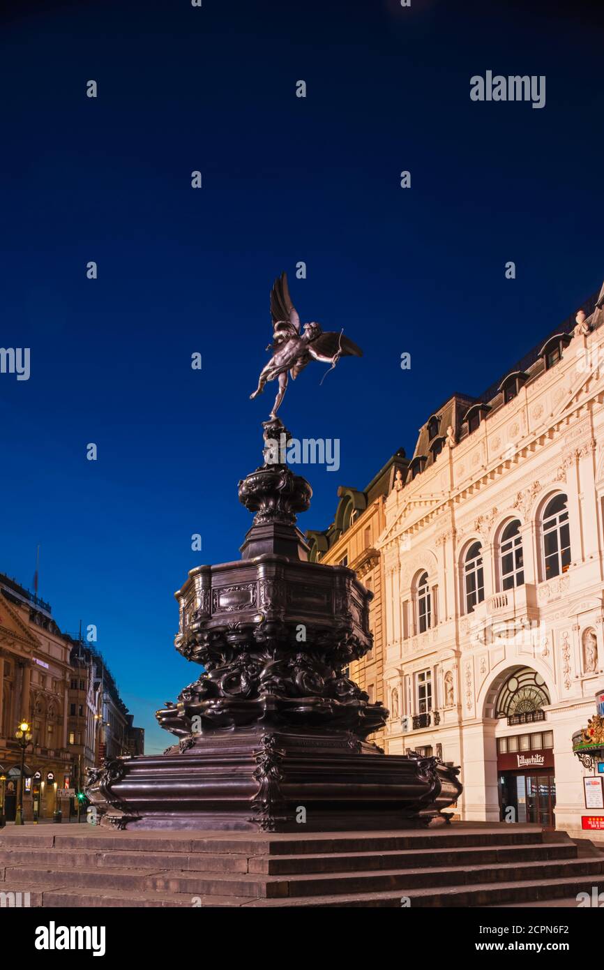 Angleterre, Londres, Piccadilly Circus, statue d'Eros de nuit Banque D'Images